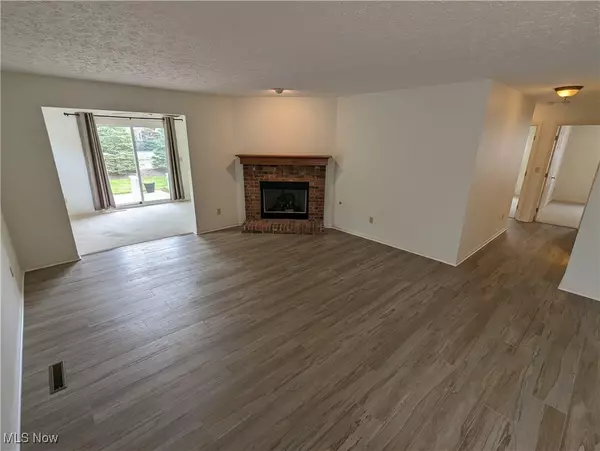 Avon, OH 44011,1417 Hollow Wood LN