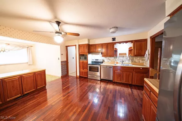 Seven Hills, OH 44131,874 E Meadowlawn BLVD