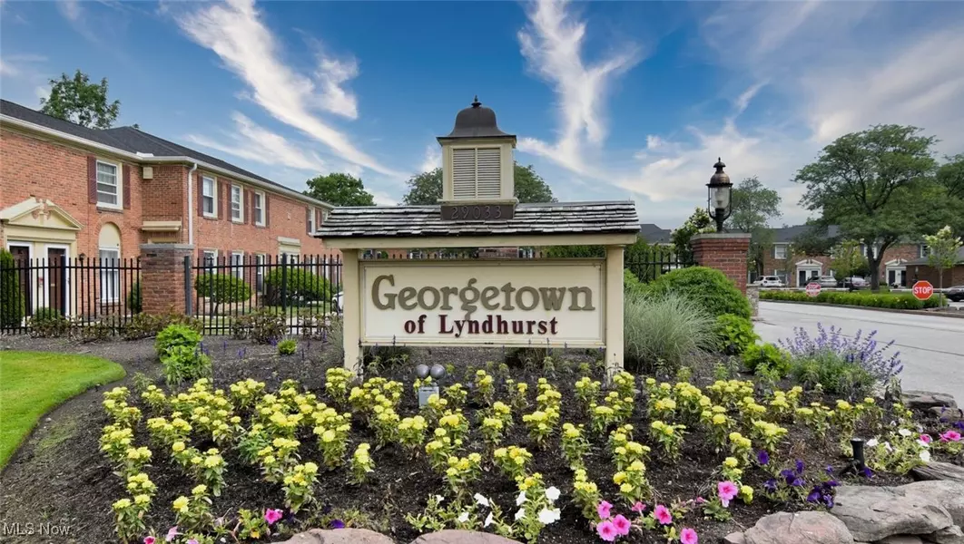 2237 Glouchester DR, Lyndhurst, OH 44124