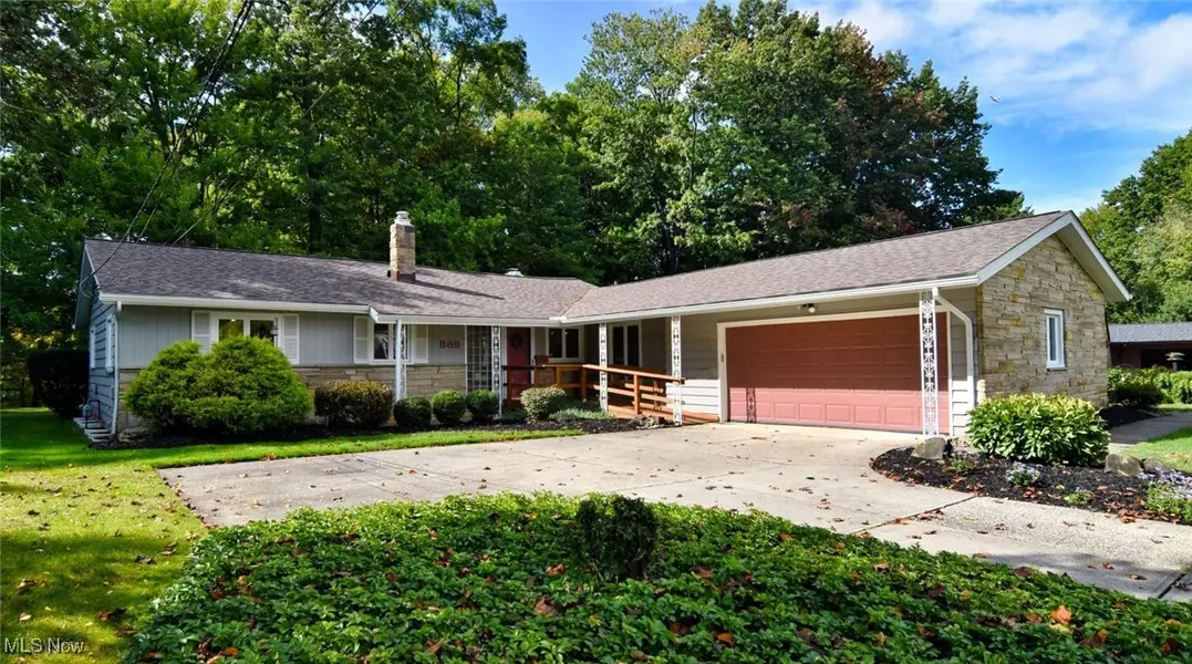 868 Haywood DR, South Euclid, OH 44121