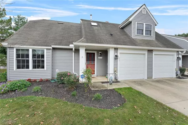 Twinsburg, OH 44087,9537 Ridge CT #7
