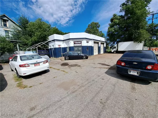 Cleveland, OH 44113,2884 Scranton RD