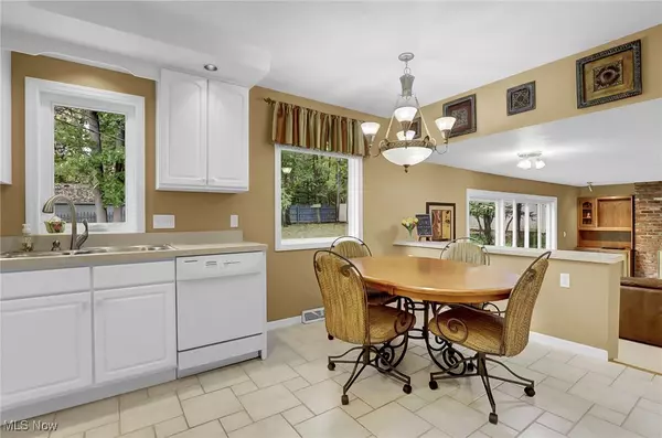 North Royalton, OH 44133,8053 Thornhurst DR