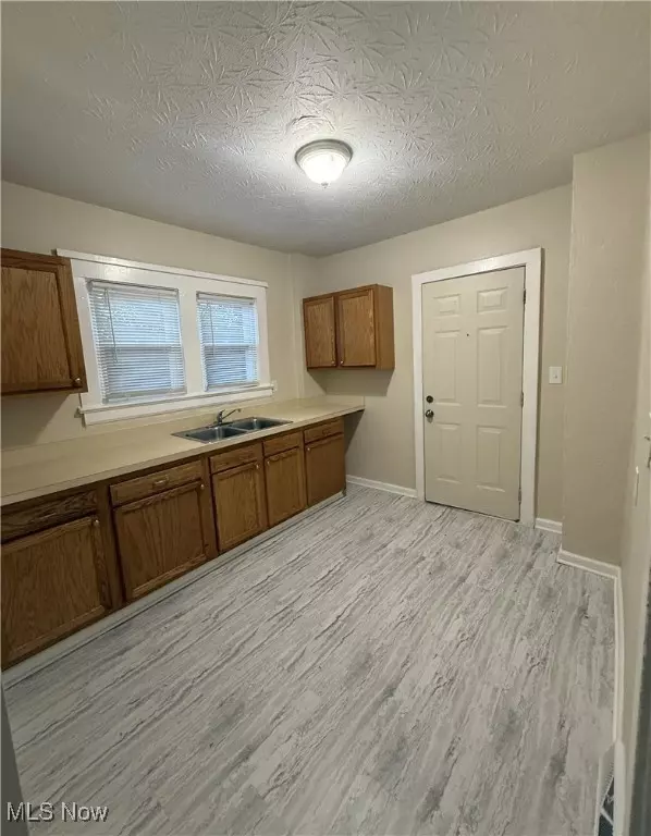 Akron, OH 44307,483 Bishop ST