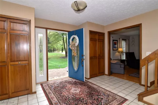 Chagrin Falls, OH 44023,9111 Lake In The Woods TRL