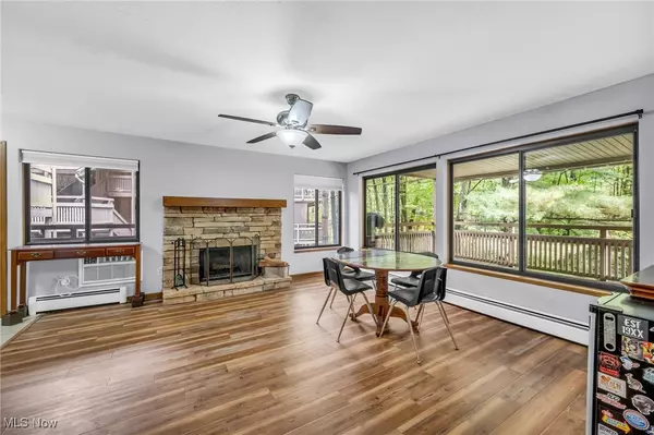 Cuyahoga Falls, OH 44223,594 Meredith LN