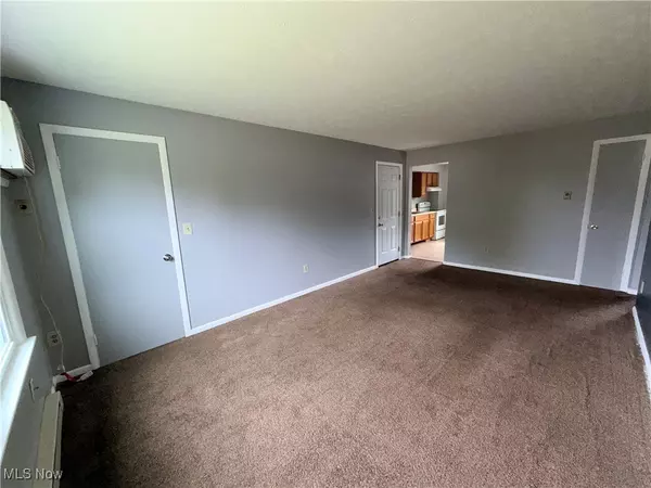 Youngstown, OH 44512,929 Cook AVE #4