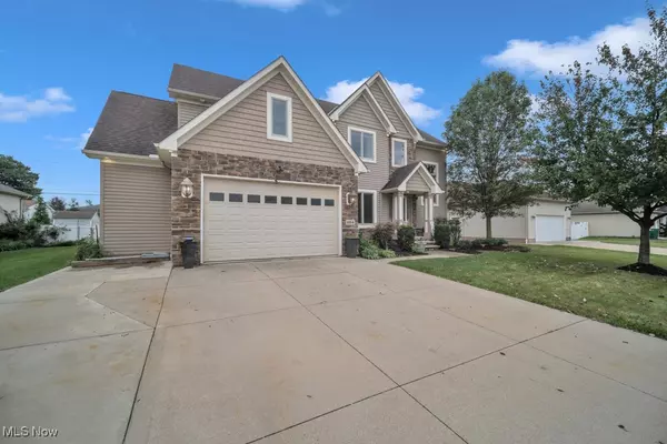 Seven Hills, OH 44131,664 E Dawnwood DR