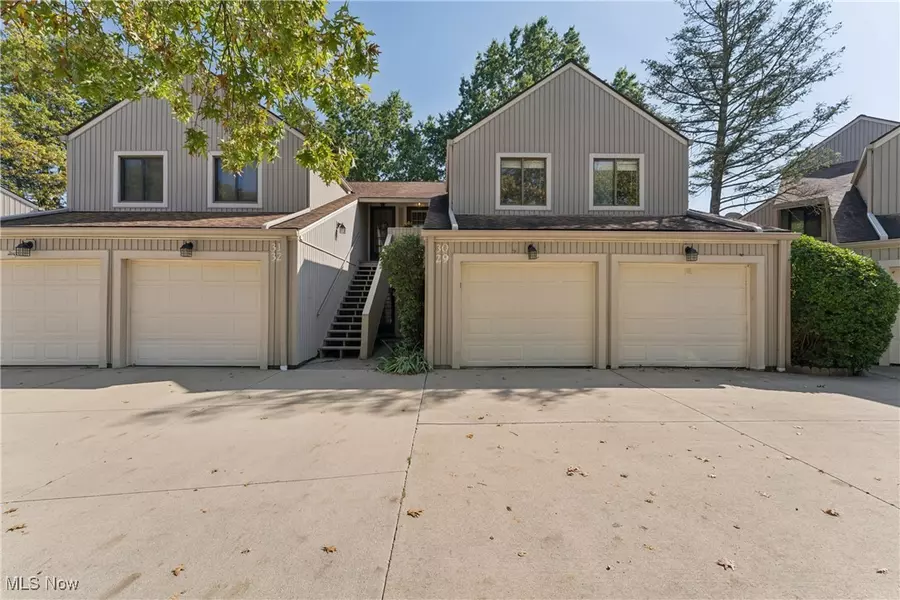 30 Landings WAY, Avon Lake, OH 44012