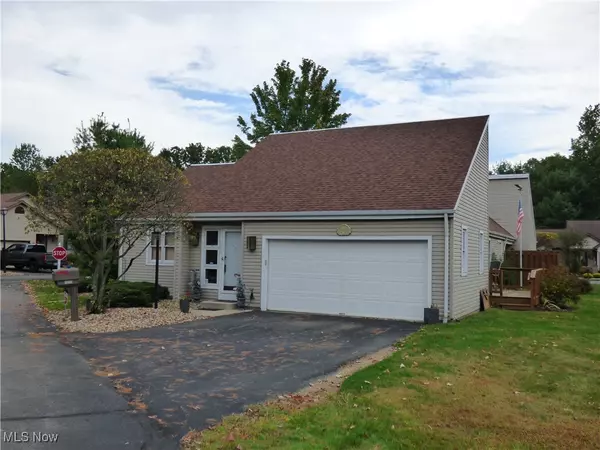 1206 Surrey Point DR SE, Warren, OH 44484