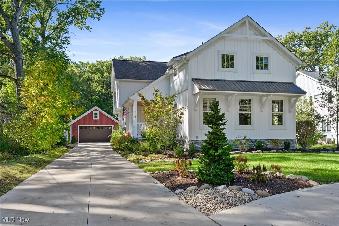 Bay Village, OH 44140,526 Vineland RD