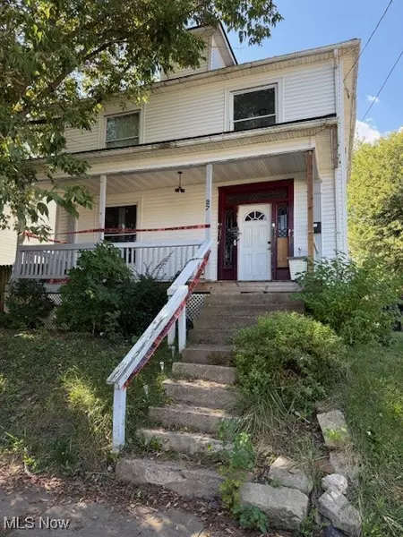 27 Cemetery AVE, Zanesville, OH 43701