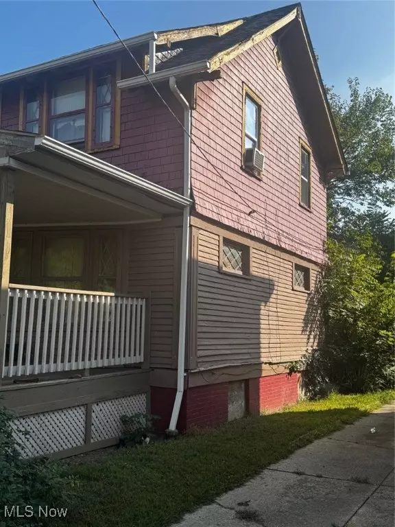 Cleveland, OH 44108,727 E 118th ST