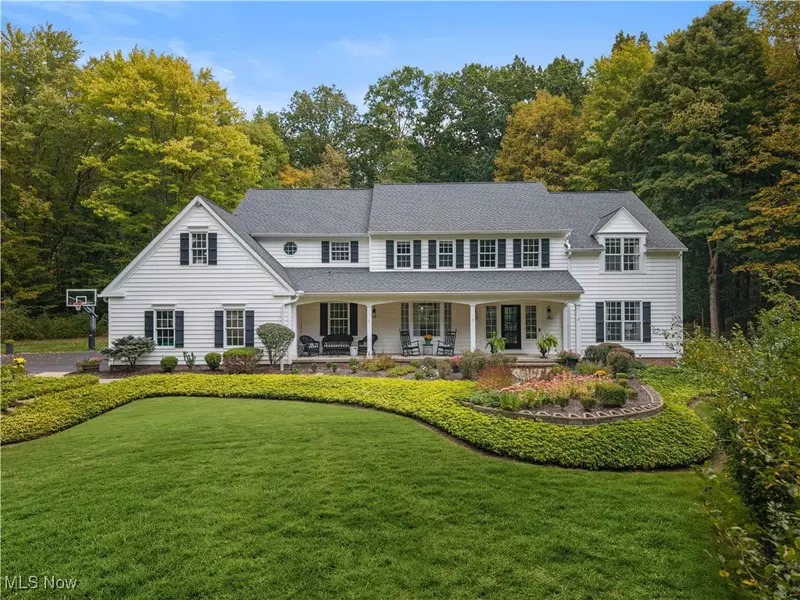 8699 Chase DR, Chagrin Falls, OH 44023