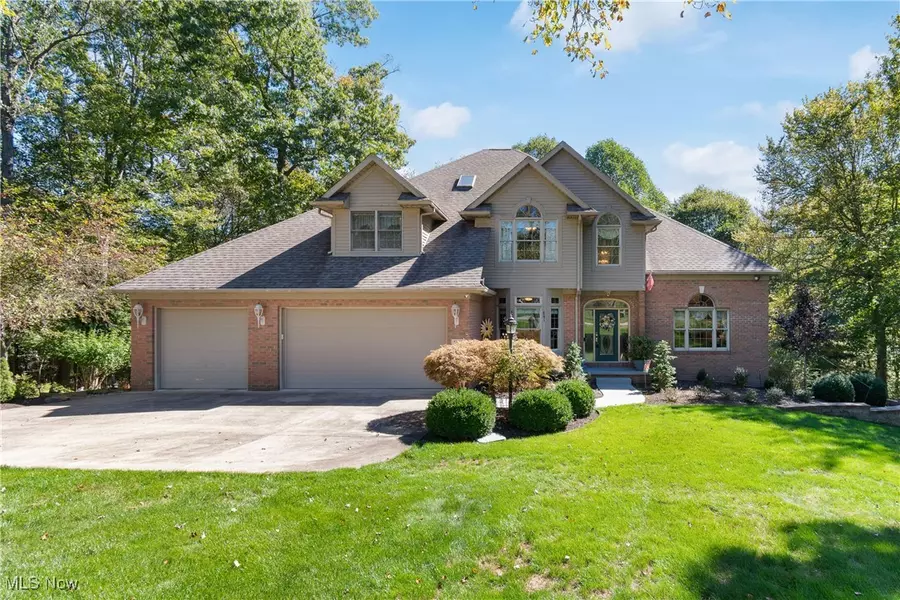 1296 Russell DR NW, Bolivar, OH 44612