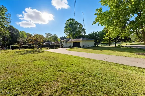 Massillon, OH 44646,2406 Nottingham ST NW