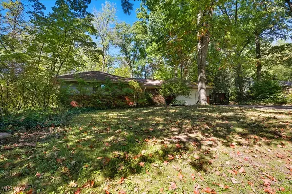 11 Hillside DR, Girard, OH 44420