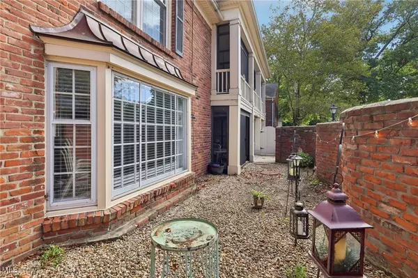 Akron, OH 44313,1255 Wednesbury CIR #3A