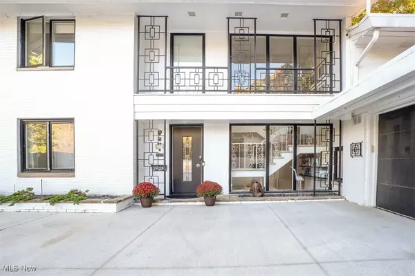 Shaker Heights, OH 44120,18100 S Woodland RD