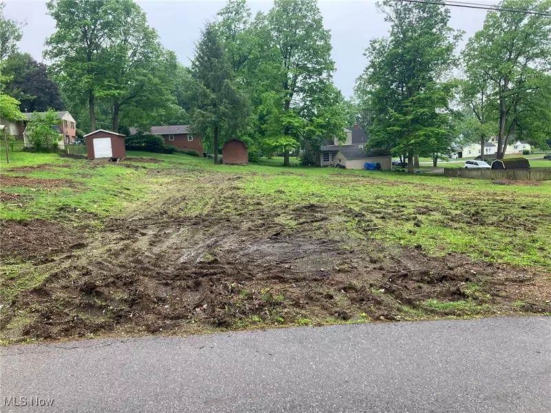 2216 49th ST NE, Canton, OH 44705