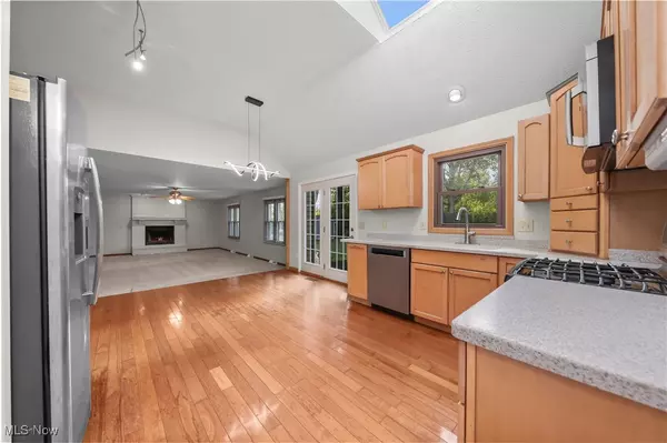 Olmsted Twp, OH 44138,7224 Pine Woods WAY