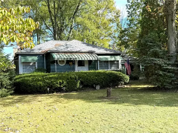 1522 Den Jean DR NE, Warren, OH 44483