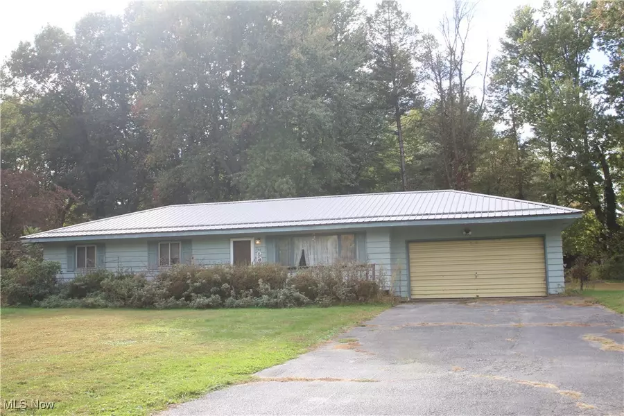 943 N Lake ST, Madison, OH 44057