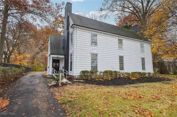 Cleveland Heights, OH 44106,2427 Roxboro RD