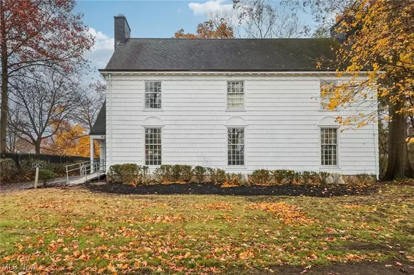 2427 Roxboro RD, Cleveland Heights, OH 44106