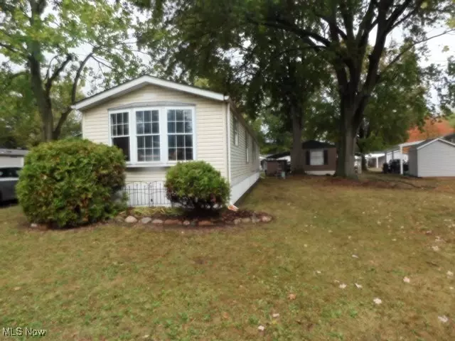 30 Flagler DR, Olmsted Twp, OH 44138
