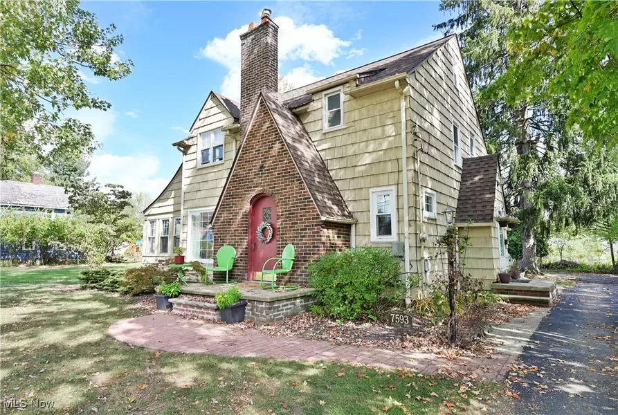 7593 Columbia RD, Olmsted Falls, OH 44138