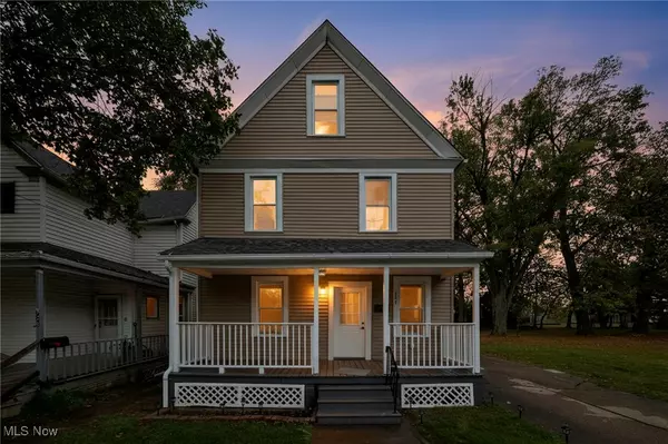 121 Parkview CT, Elyria, OH 44035