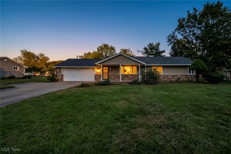 13792 Amodio AVE NW, Uniontown, OH 44685