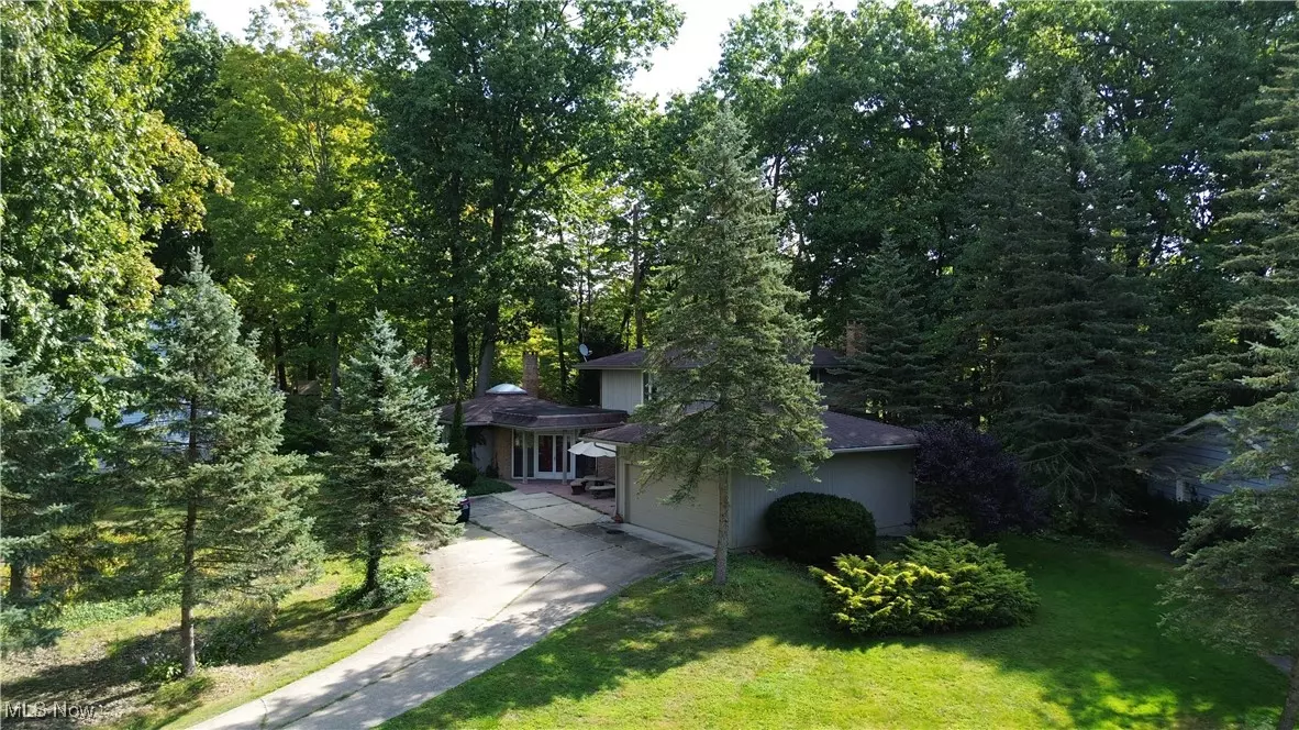 Chagrin Falls, OH 44023,17571 Merry Oaks TRL