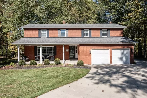 6723 Warrington DR, North Olmsted, OH 44070