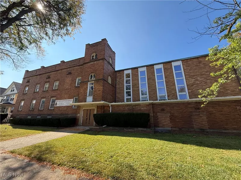 2011 West BLVD, Cleveland, OH 44102