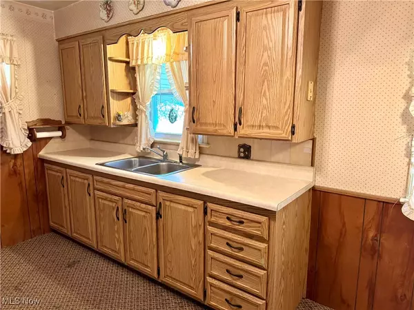 Youngstown, OH 44502,805 E Boston AVE