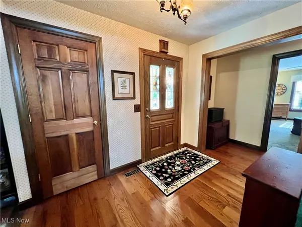 Valley City, OH 44280,110 W River RD