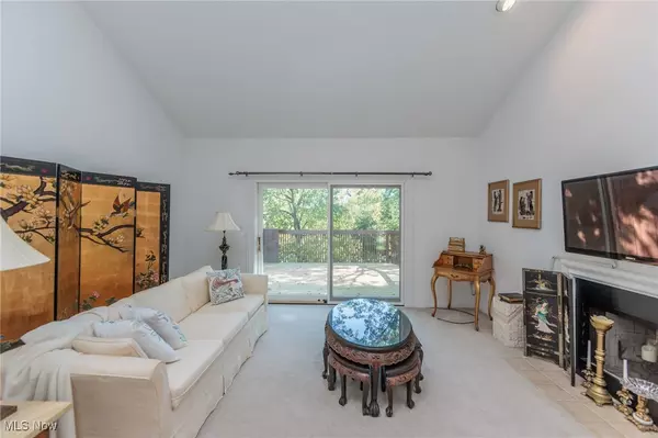 Brecksville, OH 44141,6813 Chaffee CT #23