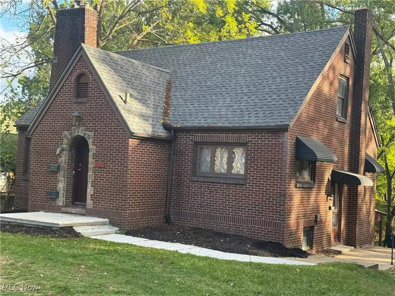 2442 Newton ST, Akron, OH 44305