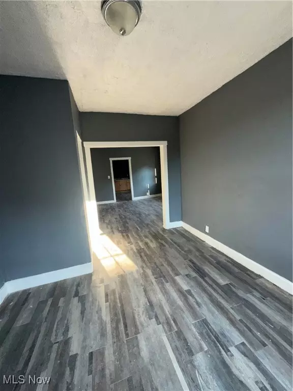 Cleveland, OH 44102,3297 W 61st ST