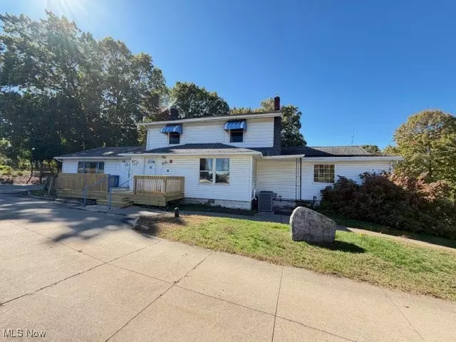 2470 Massillon RD, Akron, OH 44312