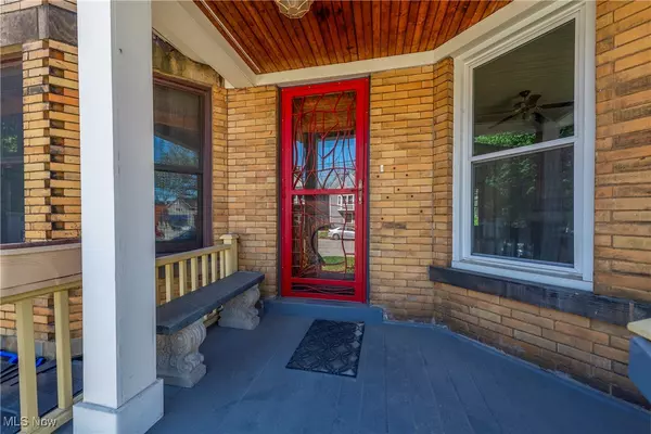 Cleveland, OH 44113,1031 Kenilworth AVE