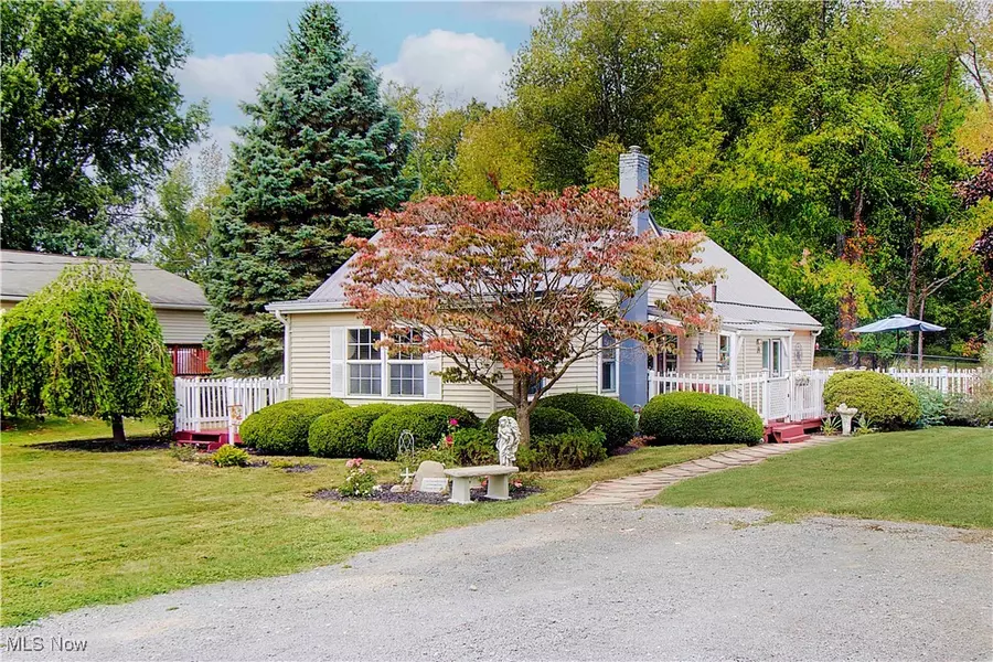 6083 Apple ST, Louisville, OH 44641