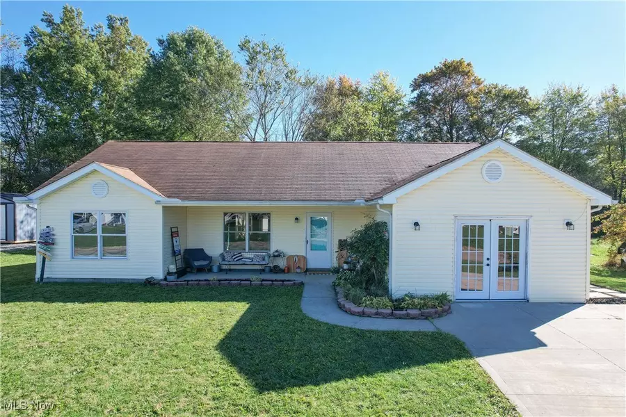 1454 Hillcrest DR, Atwater, OH 44201