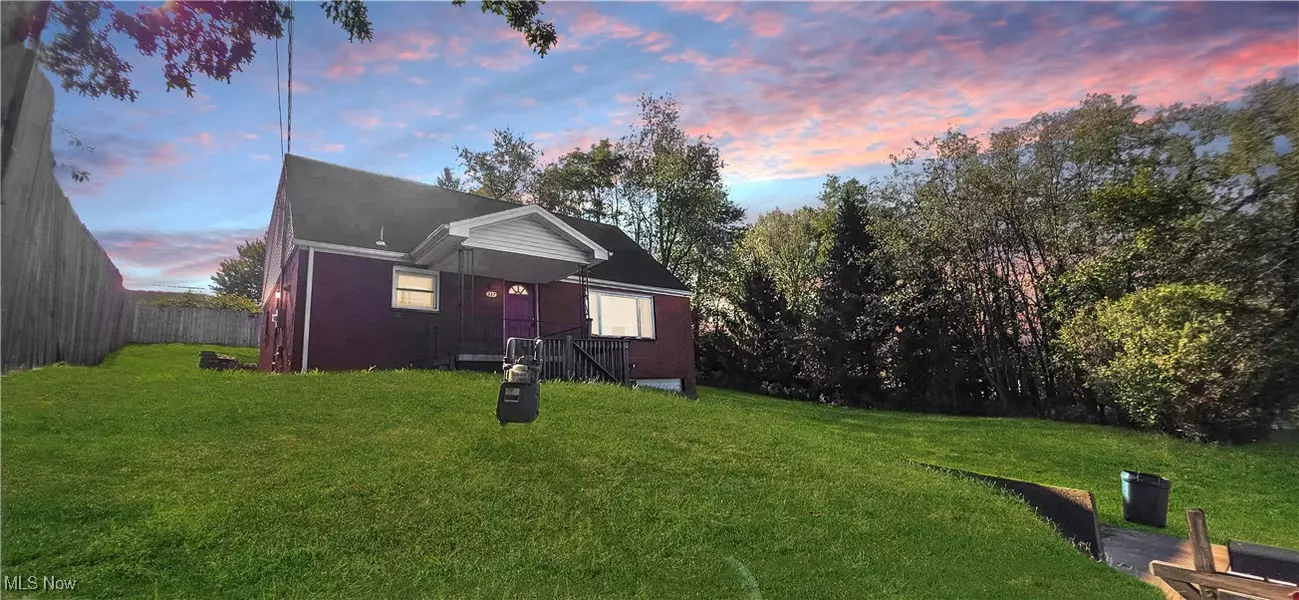 337 Greenbrier Rd, Weirton, WV 26062