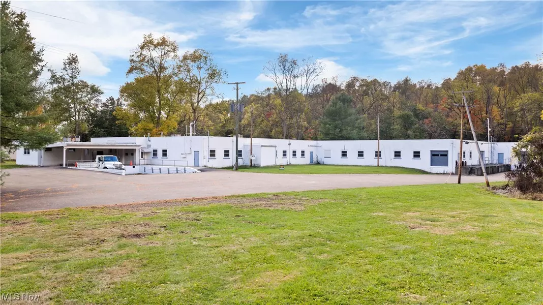 3690 St Rt 800 NE, Dover, OH 44622