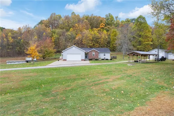 4752 Gatchell RD SE, Uhrichsville, OH 44683