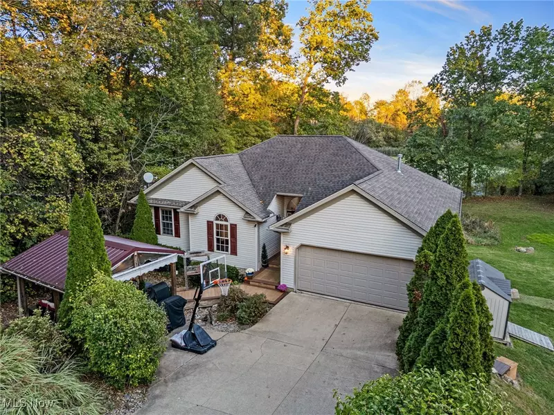 3917 Cayugas DR, Akron, OH 44319