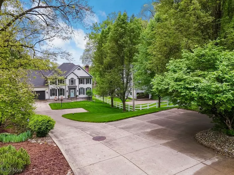 196 Lake Front DR, Akron, OH 44319